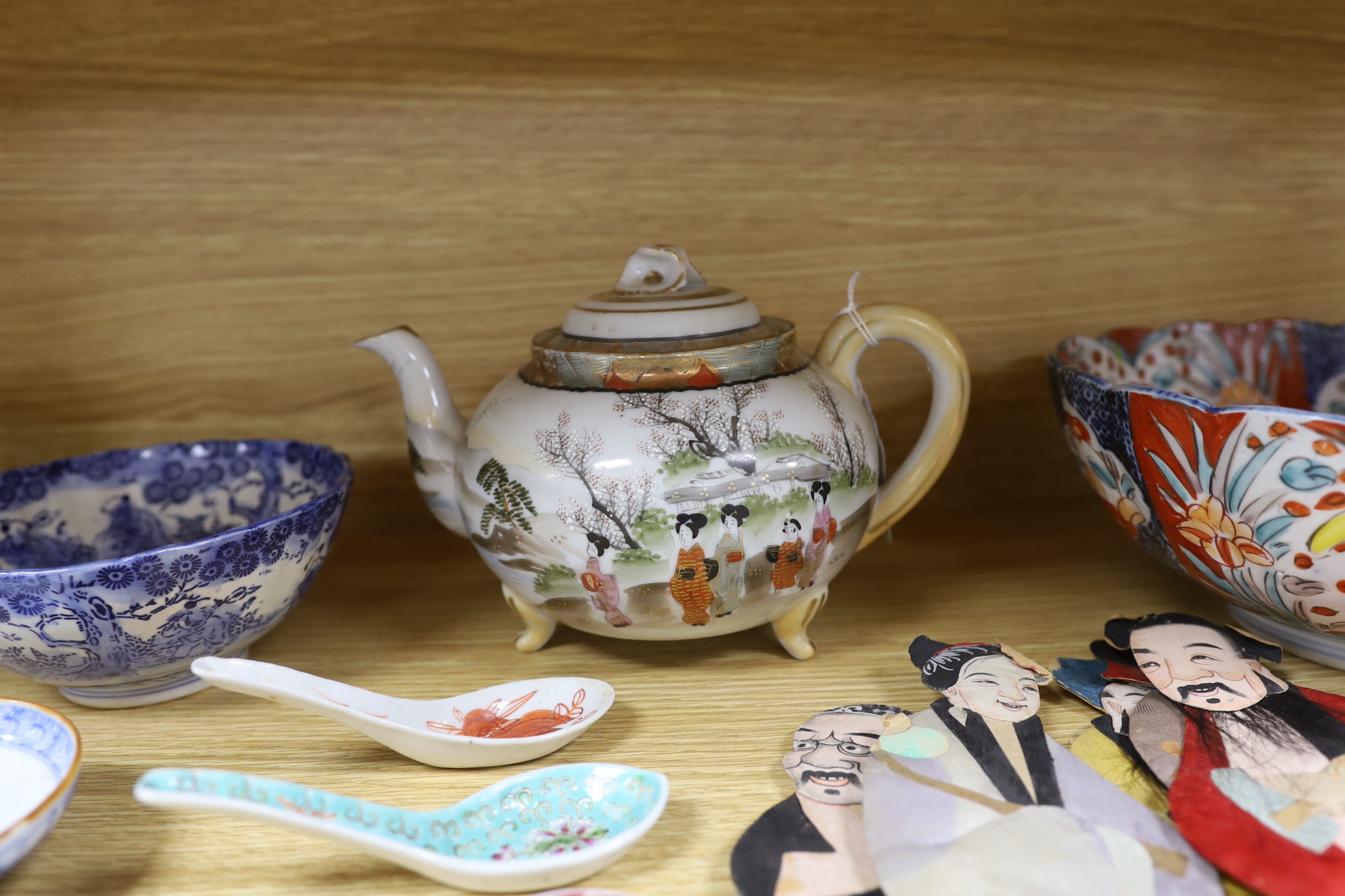 A group of Chinese and Japanese ceramics and objects, 19th/20th century, including an Imari bowl, 25cm in diameter